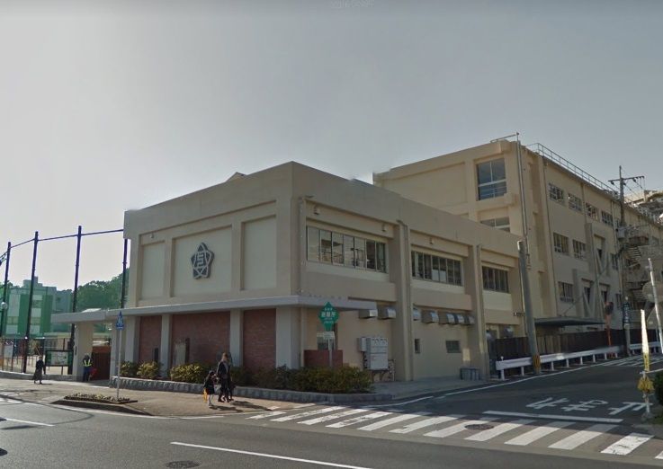 近くの長崎市立上長崎小学校まで1,437m(徒歩18分)