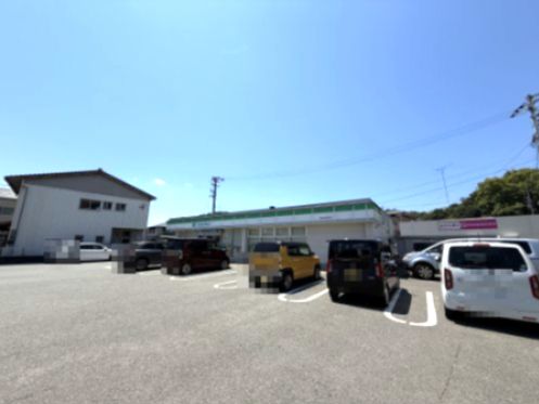 近くのファミリーマート 徳島津田西町店まで472m（徒歩6分）