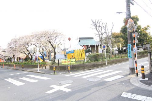 近くの公園まで486m（徒歩7分）