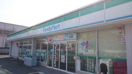 近くのファミリーマート 高松町店まで642m（徒歩9分）