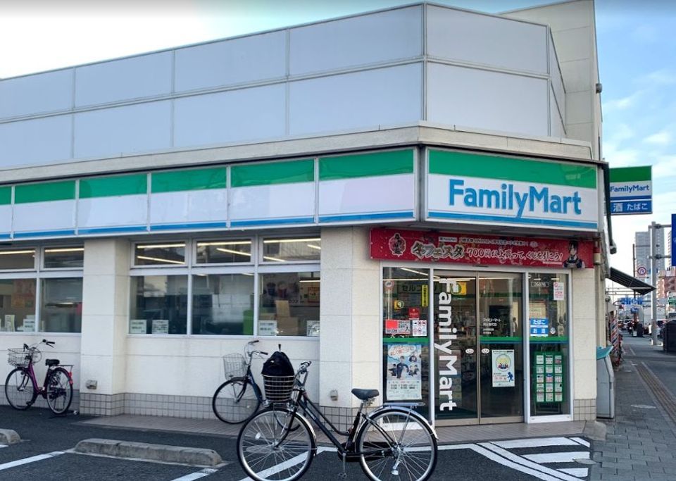 近くのコンビニまで515m（徒歩7分）