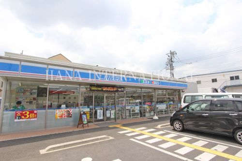 近くのローソン 川口安行出羽一丁目店まで822m(徒歩11分)
