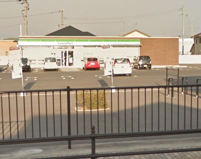 近くのファミリーマート 諫早真津山店まで74m（徒歩1分）
