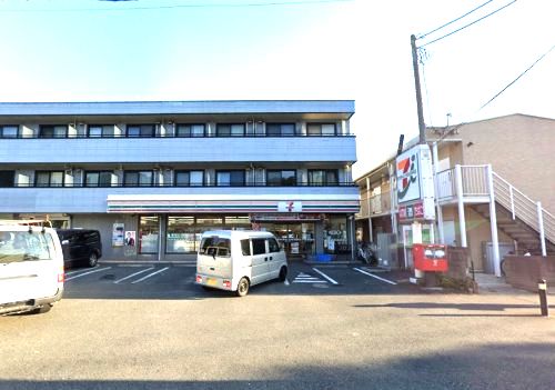 近くのコンビニまで147m（徒歩2分）