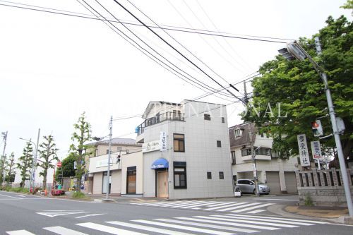 近くのすし屋の弥助まで728m(徒歩10分)