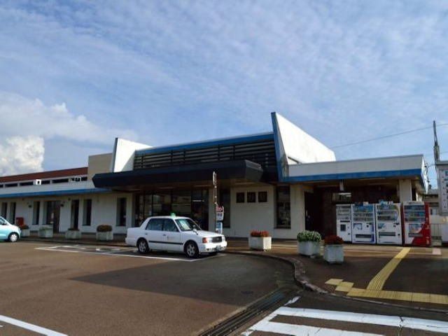 近くの小杉(あいの風とやま鉄道)まで1,046m（徒歩14分）