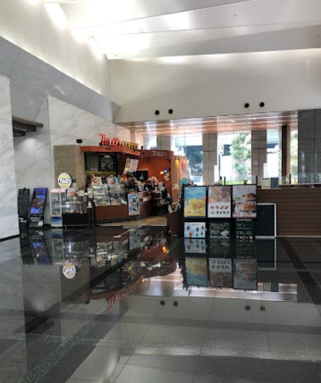近くのタリーズコーヒー JRE堂島タワー店まで583m（徒歩8分）