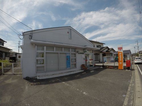 近くの吉富郵便局まで525m(徒歩7分)