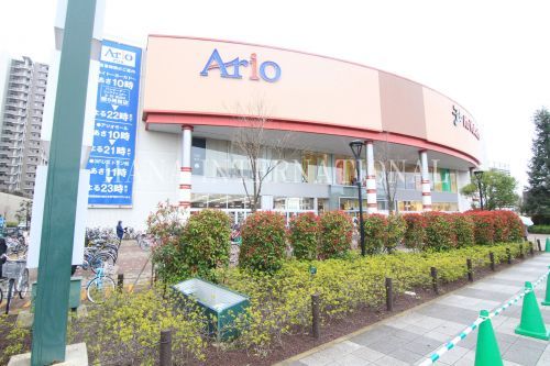 近くのアリオ西新井まで827m（徒歩11分）