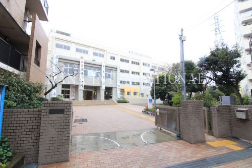 近くの足立区立第九中学校まで780m（徒歩10分）