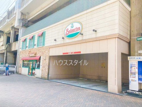 近くのサイゼリヤ 北赤羽駅前店まで371m（徒歩5分）