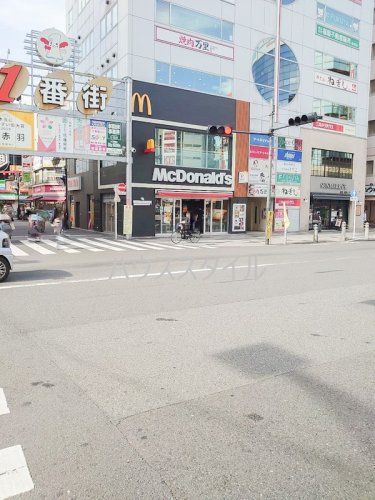 近くのマクドナルド 赤羽東口店まで425m（徒歩6分）