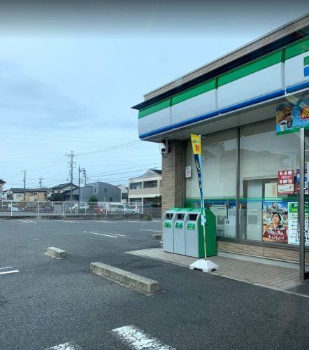 近くのコンビニまで463m（徒歩6分）