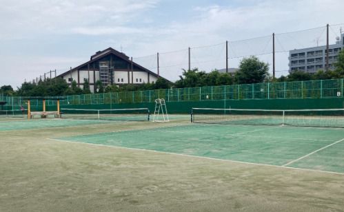 近くの汐入公園テニスコートまで401m（徒歩6分）