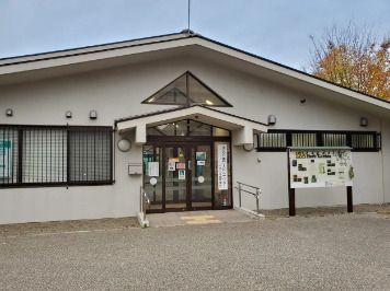 近くの汐入公園サービスセンターまで463m（徒歩6分）