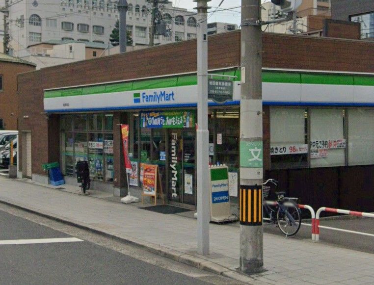 近くのファミリーマート 桃谷駅西店まで576m（徒歩8分）