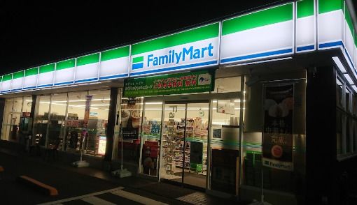近くのファミリーマート 金沢富岡店まで619m（徒歩8分）