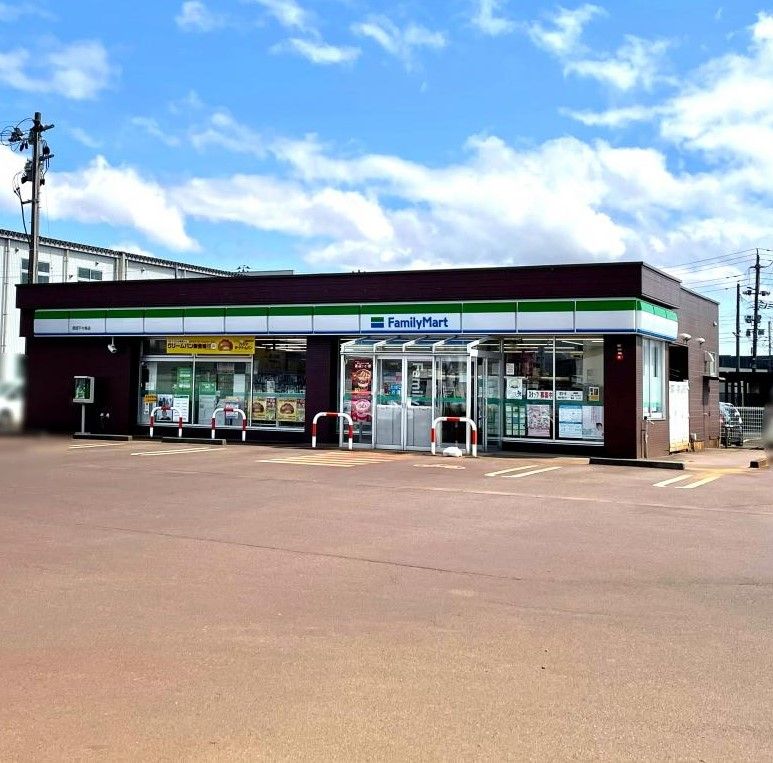 近くのファミリーマート下々条店まで486m(徒歩7分)