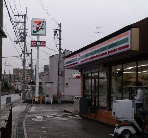 近くのセブンイレブン 高槻松川町店まで452m(徒歩6分)