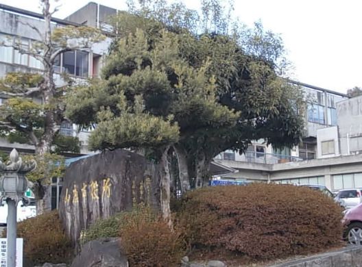 近くの山鹿市役所(山鹿総合支所)まで927m（徒歩12分）