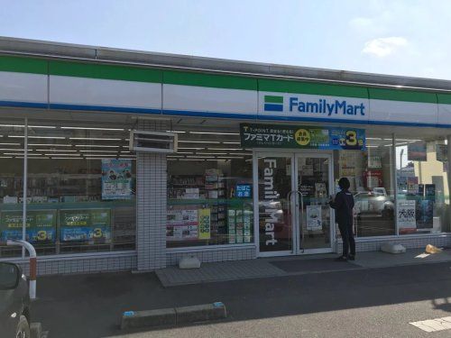 近くのファミリーマート 甲西日枝店まで2,611m（徒歩33分）