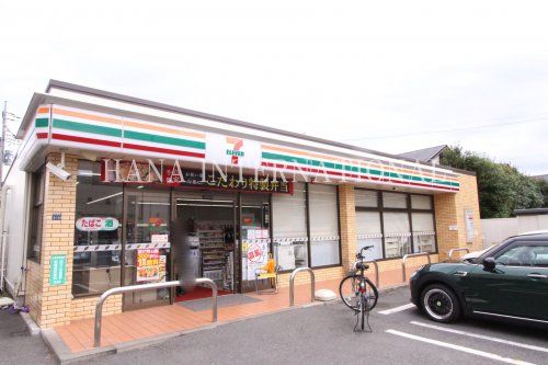 近くのコンビニまで285m（徒歩4分）