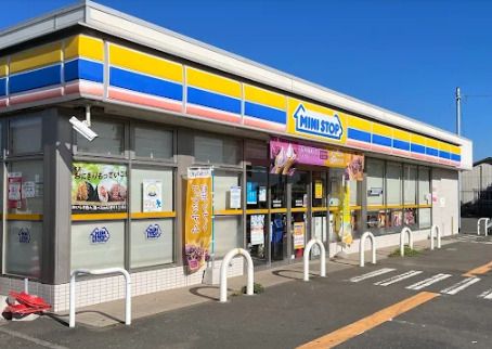 近くのミニストップ 三浦池代店まで516m（徒歩7分）