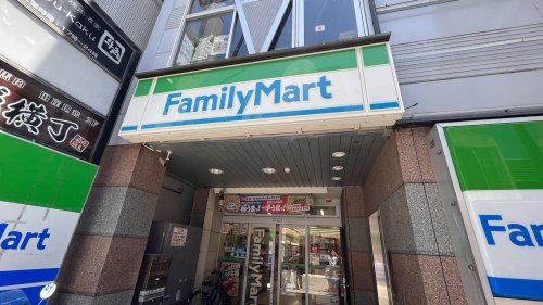 近くのファミリーマートまで1,680m（徒歩21分）