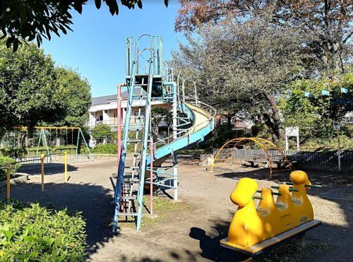 近くの八広中央公園まで1,121m（徒歩15分）