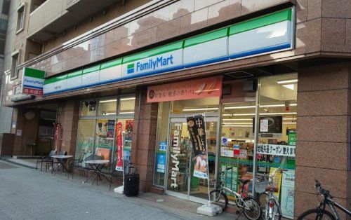 近くのファミリーマート 谷町四丁目店まで482m(徒歩7分)