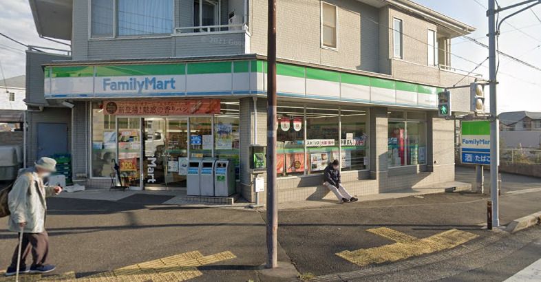 近くのファミリーマート たかはし吉井店まで653m（徒歩9分）