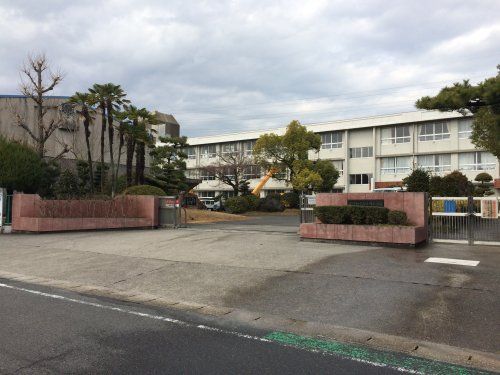 近くの尾張旭市立渋川小学校まで1,372m(徒歩18分)