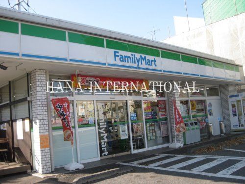 近くのファミリーマート 小金原八丁目店まで630m(徒歩8分)