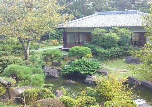 近くの葉山しおさい公園・葉山しおさい博物館まで1,238m（徒歩16分）