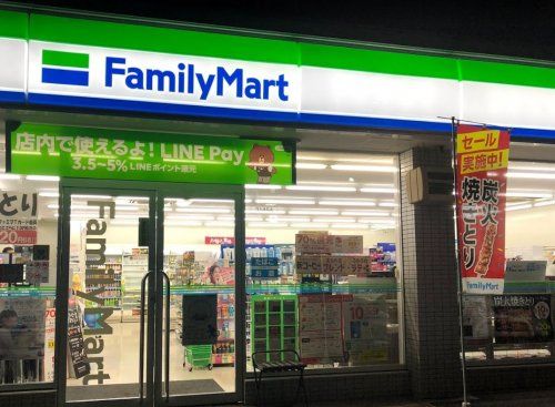 近くのファミリーマート岡山中島田町店まで361m（徒歩5分）