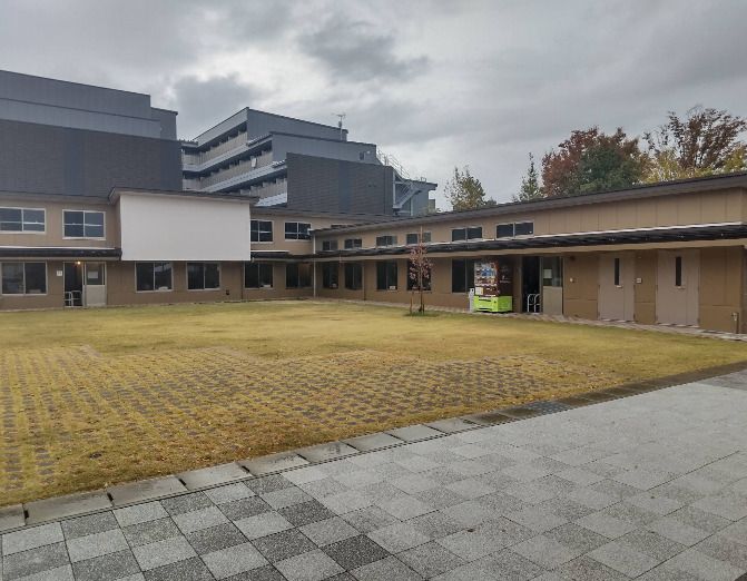 近くの草薙駅北口駐輪場まで437m(徒歩6分)