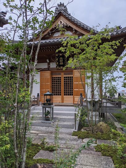 近くの淨證寺まで1,360m（徒歩17分）