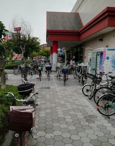 近くの関西スーパー大和田店まで166m（徒歩3分）