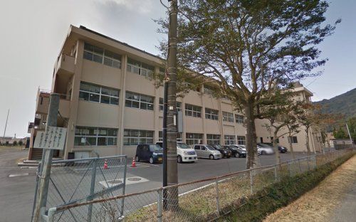 近くの鹿屋市立西原台小学校まで1,729m(徒歩22分)