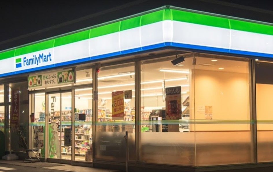 近くのファミリーマート 国立青果市場前店まで347m（徒歩5分）