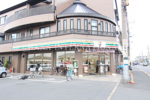 近くのセブンイレブン 足立島根店まで199m（徒歩3分）