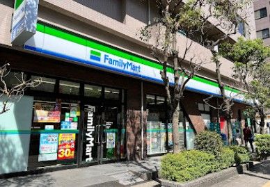 近くのファミリーマート 明大前北店まで234m(徒歩3分)