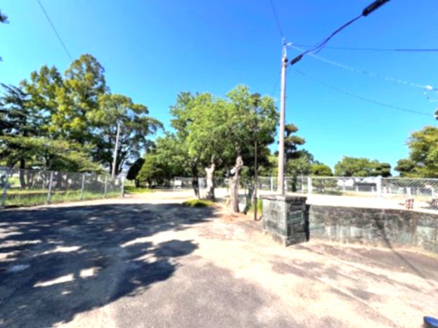 近くの徳島文化公園まで2,158m（徒歩27分）
