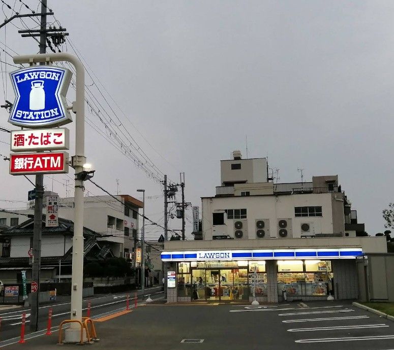 近くのローソン 寝屋川本町店まで331m(徒歩5分)