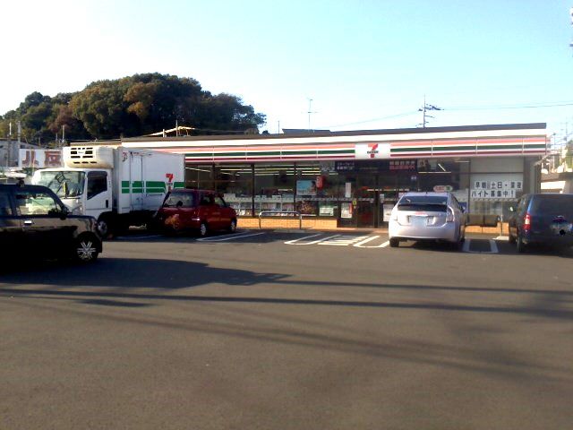 近くのセブンイレブン横浜八反橋店まで909m（徒歩12分）