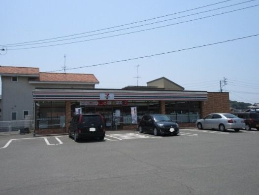 近くのセブンイレブン 荒尾東屋形店まで401m（徒歩6分）