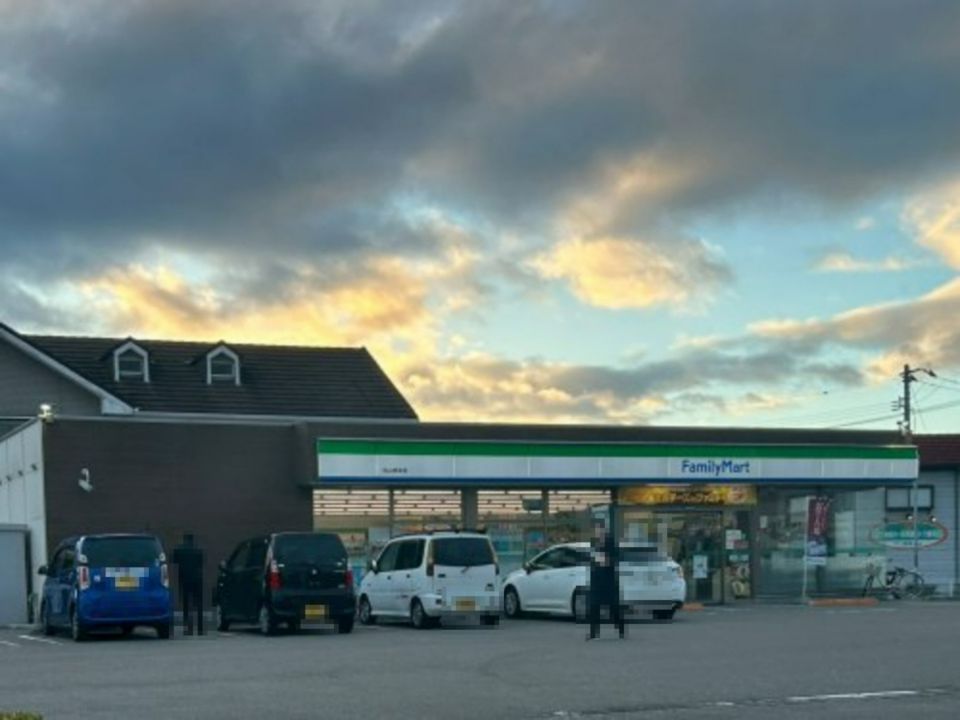 近くのファミリーマート 松山束本店まで2,372m(徒歩30分)