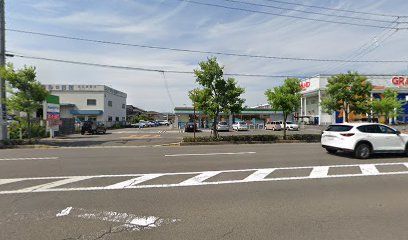 近くのファミリーマート 高松元山町店まで537m（徒歩7分）