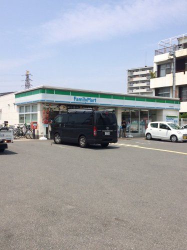近くのファミリーマート 門真上野口町店まで547m（徒歩7分）
