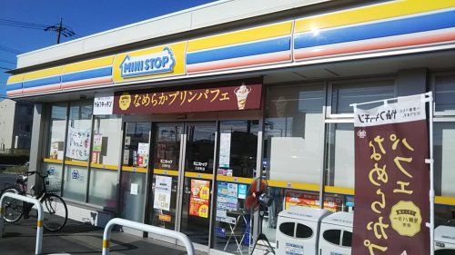 近くのミニストップ 川井町店まで1,061m(徒歩14分)
